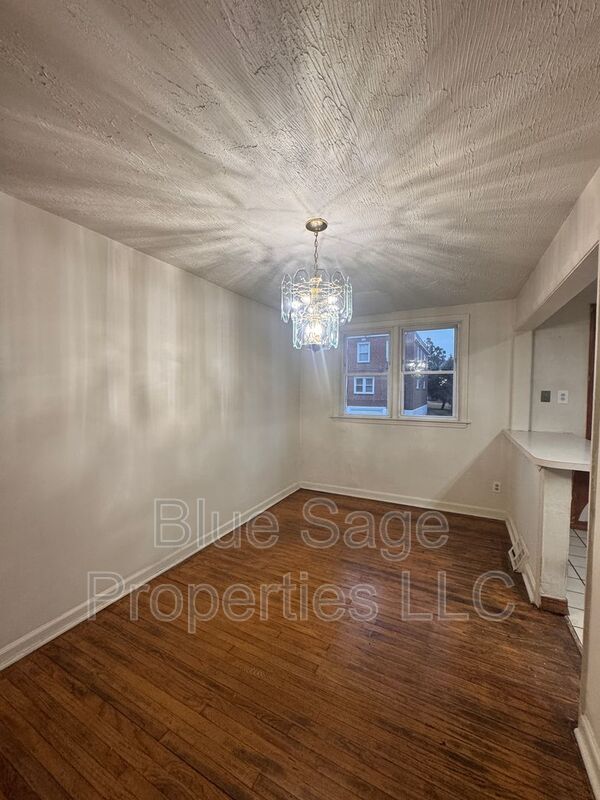 Building Photo - 575 S 4th St