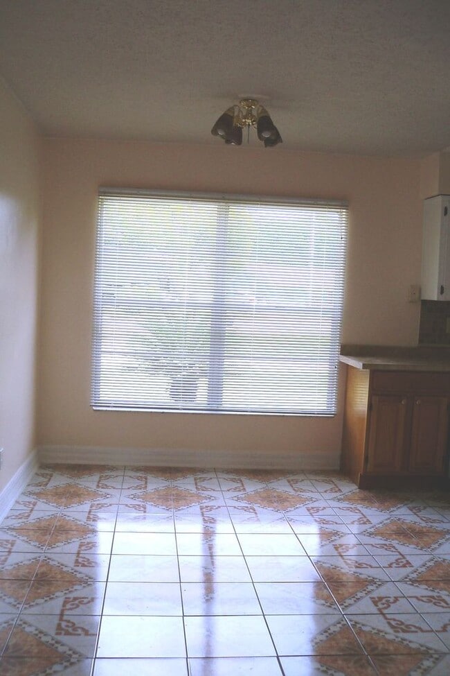 Building Photo - 2 Bedroom 2 full Bath home on cul-de-sac