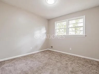 Building Photo - 912 Old Oak Dr