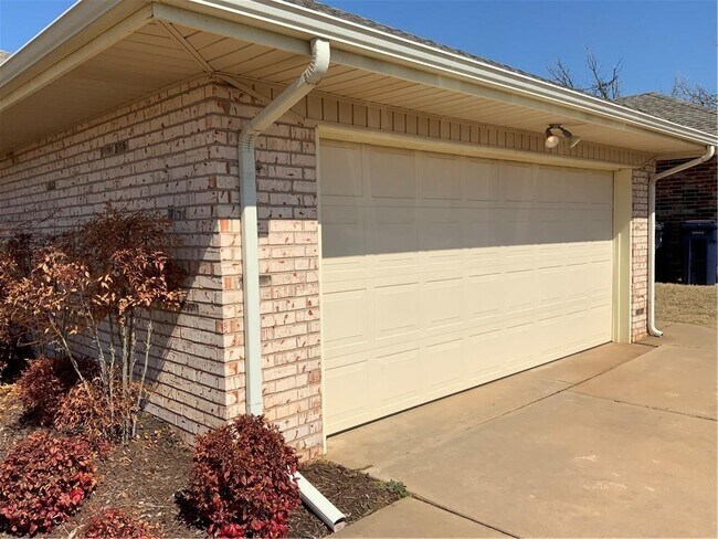 Building Photo - 2417 Pinon Pl