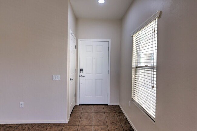 Building Photo - Rancho Sahuarita