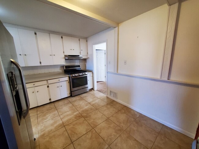Building Photo - 3 Bed Home in Denver's Athmar Park  **Move...