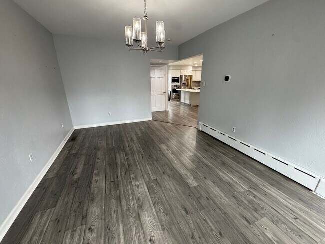 Building Photo - Spacious Private Oasis - 3 Bedroom 2 Bathr...