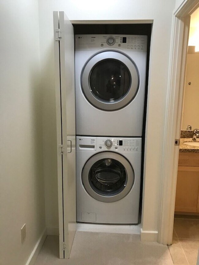 Building Photo - $3,100- 2 BR/1 Bath/1 Parking - Partly Furnished 10th Floor Keola La'i unit in Kaka'ako