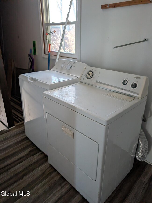 Building Photo - 318 27th St