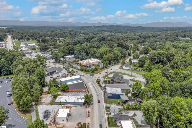 Building Photo - 505 Lumpkin St