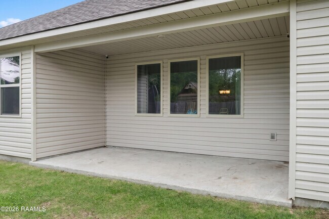Building Photo - 203 S Lakepointe Dr