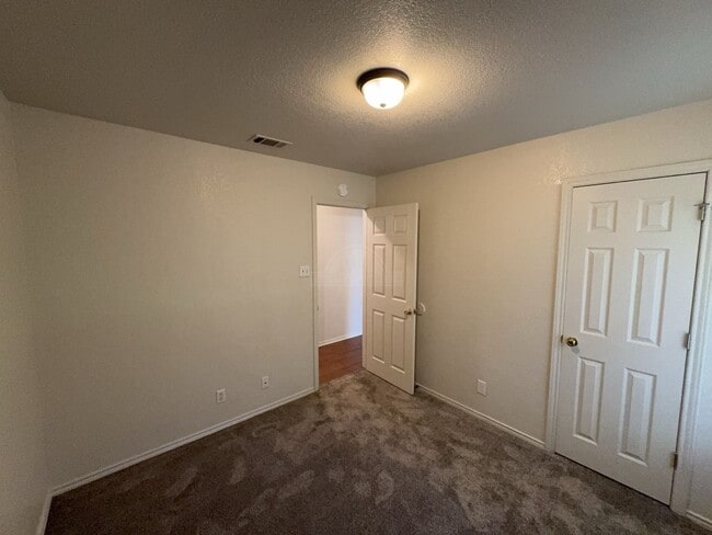 Building Photo - 914 McDaniel Cir