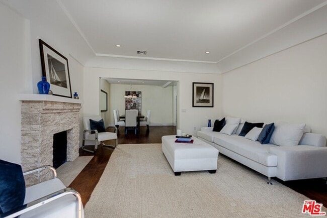 Building Photo - 831 S Curson Ave