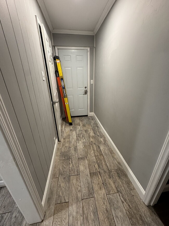 Building Photo - Updated home in Pendleton - Fenced in Yard (Pet Friendly)