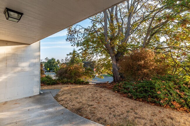 Building Photo - L730 Harrier