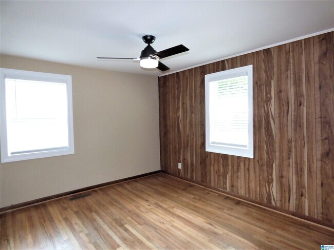 Building Photo - 725 9th Ave S