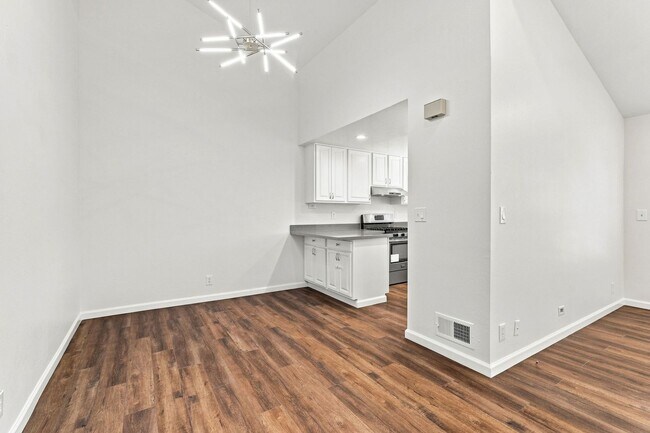 Building Photo - Northpoint Townhome