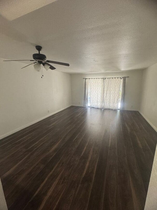 Building Photo - Amazing Deal 1 Bed 1 Bath for Rent Orange ...
