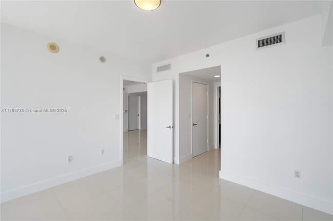 Building Photo - 475 Brickell Ave