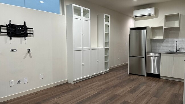 Building Photo - 1803 20th Ave