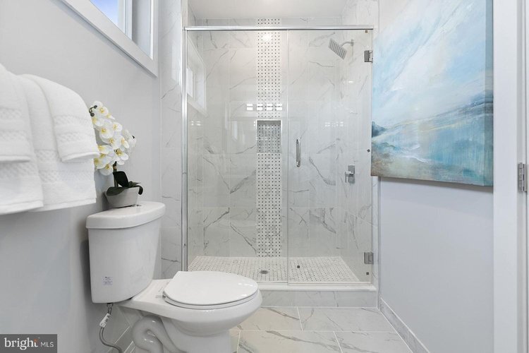 Full Bathroom #2 - 2534 E Gordon St