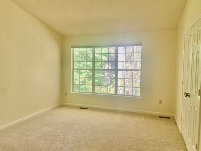 Building Photo - 2611 Little Vista Terrace