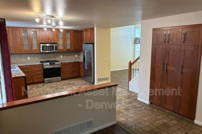 Building Photo - 3 BR/3BA | Newly Renovated Single Family Home |  Back Deck | In Highlands Ranch!