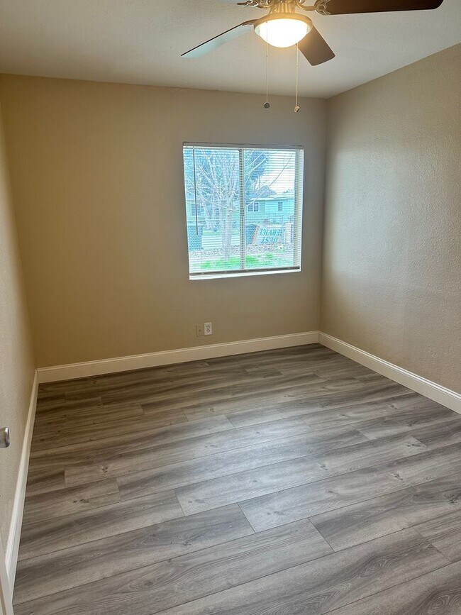Building Photo - This cute home won't last long with a new ...