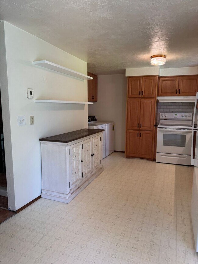 Building Photo - 1270 W Hilliard Ln