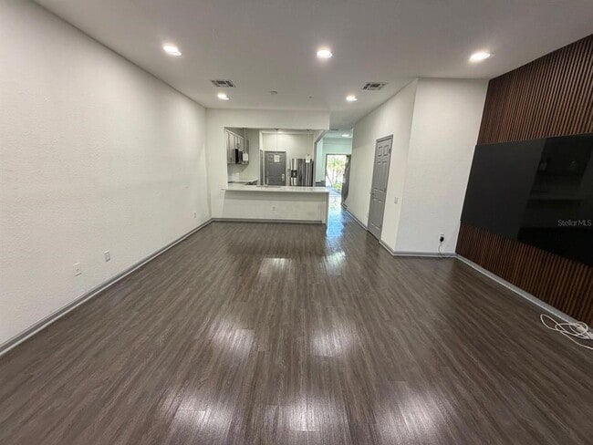 Building Photo - 2865 Polana St