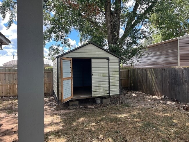 Building Photo - 1841 Caroline Ln