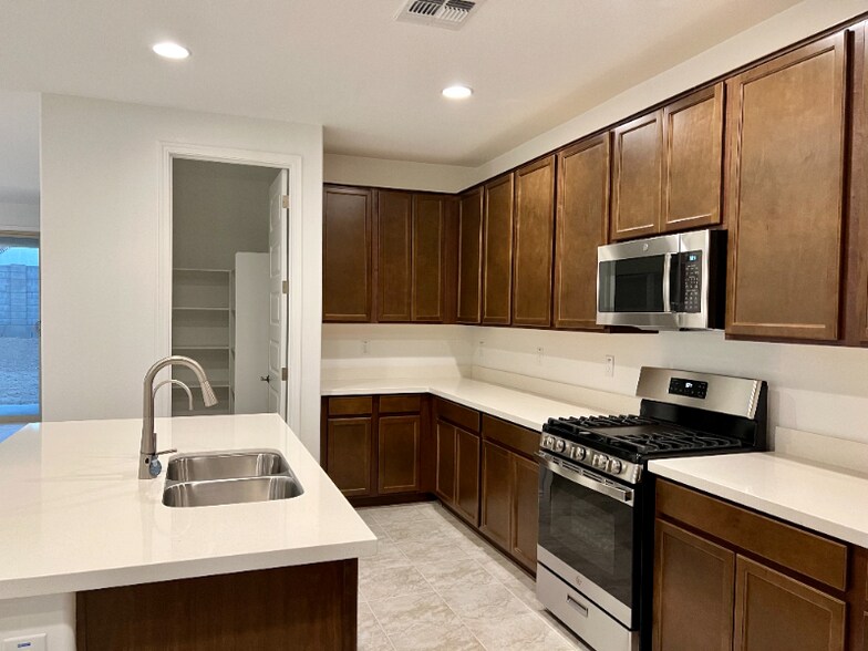 Building Photo - 12733 W Ocotillo Rd