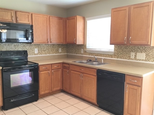 Building Photo - 9135 Simonton Dr