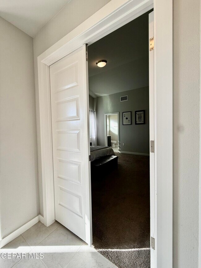 Building Photo - 11860 Ernest Rd