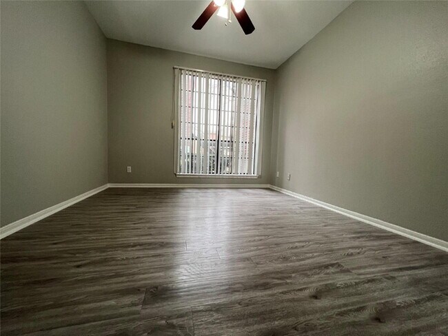 Building Photo - 2 Bed Condo in 77054 Near Texas Medical Center + Gated Community