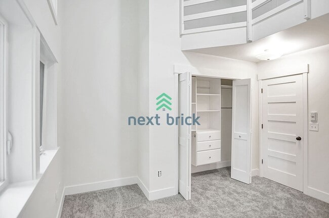 Building Photo - 3 Bed 2.5 Bath for Rent in Lake Forest Park!