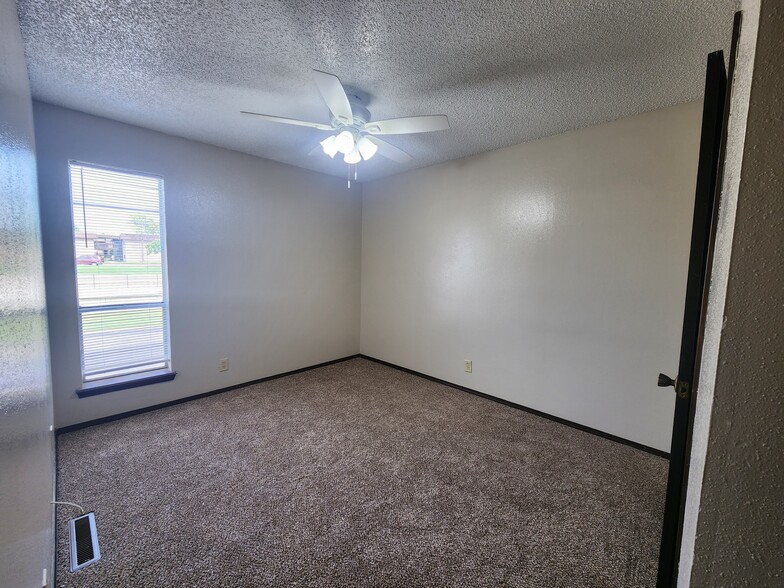 Building Photo - 1400 N Perkins Rd