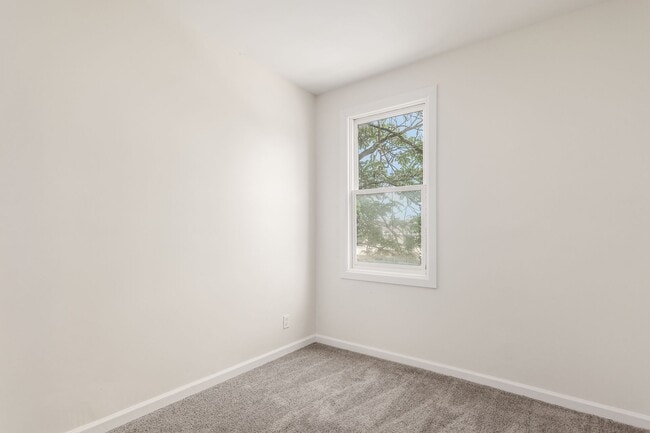 Building Photo - 865 Old Leonard Ave