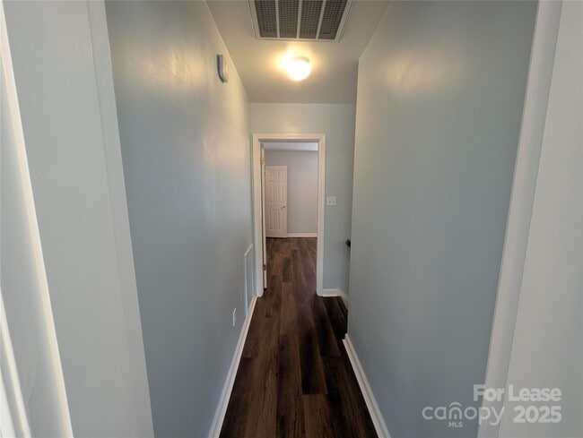 Building Photo - 1505 Flintwood Dr