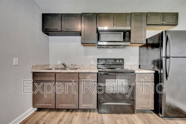 Building Photo - 1033 57th St