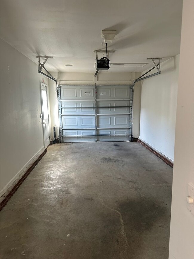 Building Photo - 3BR/2BA single level home