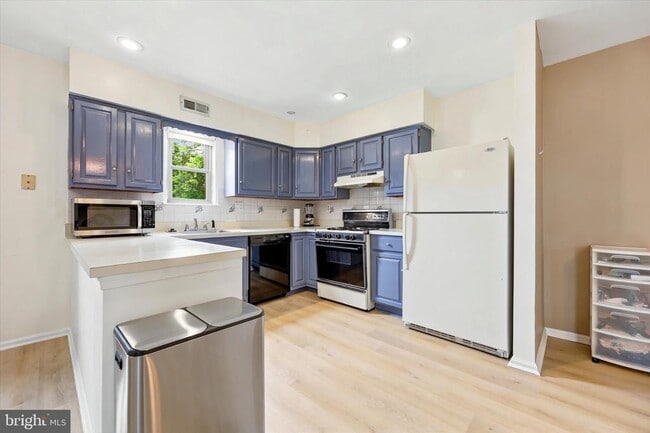 Building Photo - 704 Keely St