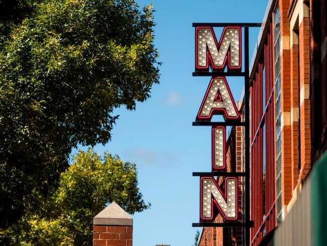 Building Photo - 20 NE 2nd St