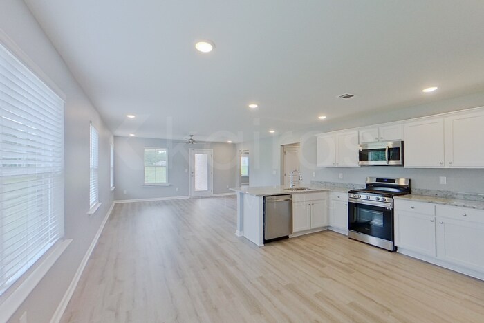 Building Photo - 656 June St