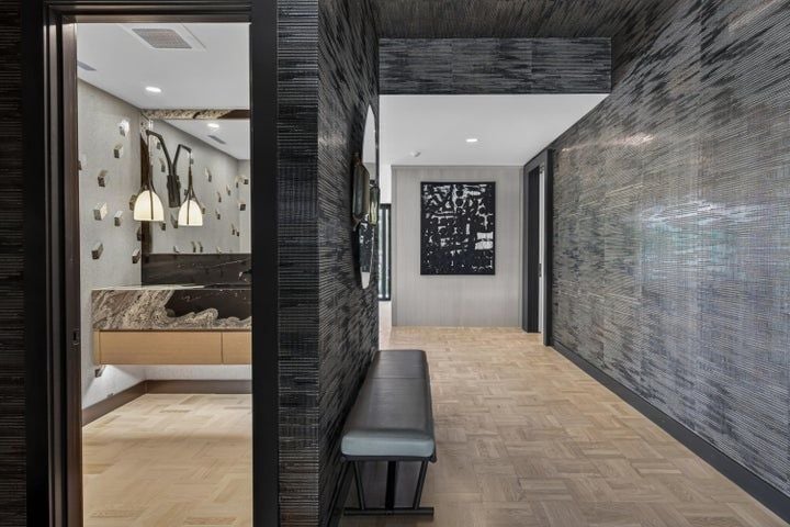 Building Photo - 420 SE 17th Ave