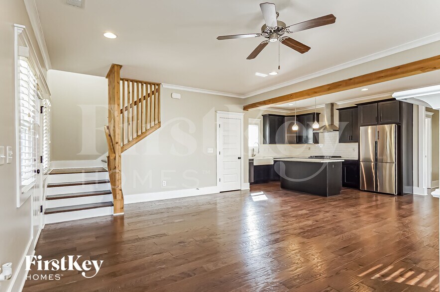 Building Photo - 3253 Sawyer Dr