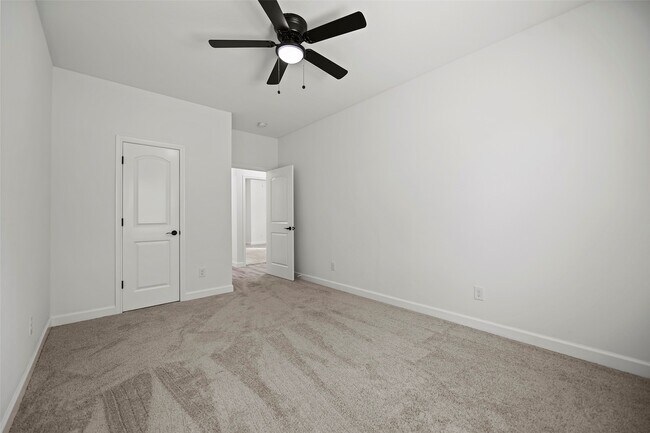 Building Photo - 1071 St Clair St