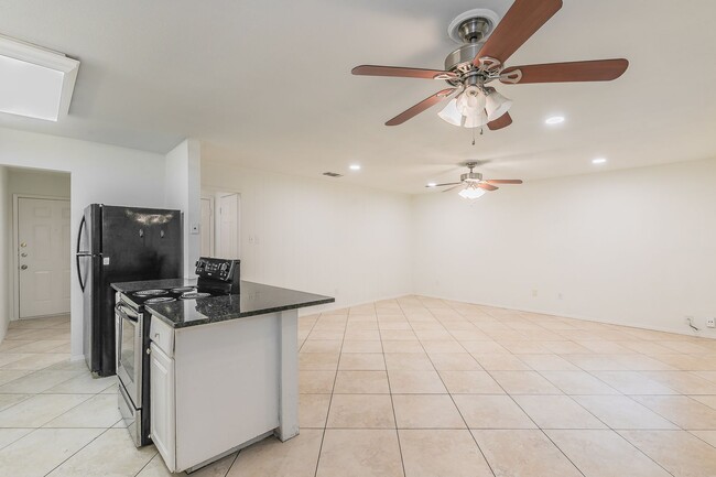Building Photo - Charming and Updated Home in White Settlement