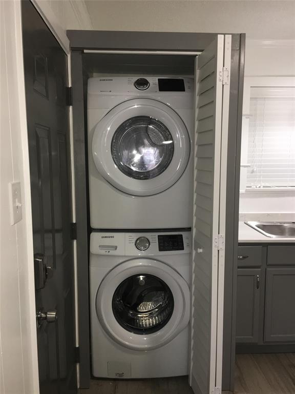 Building Photo - 813 Waverly St