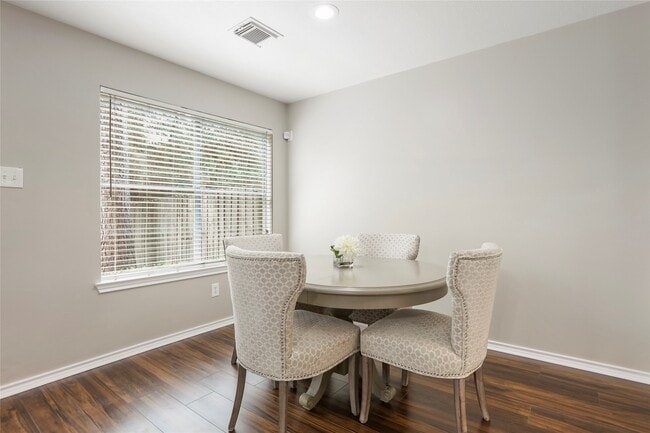 Building Photo - 134 S Walden Elms Cir