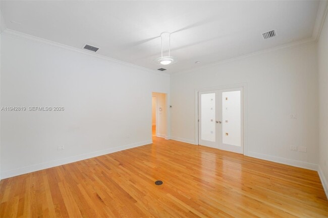 Building Photo - 911 Mariana Ave