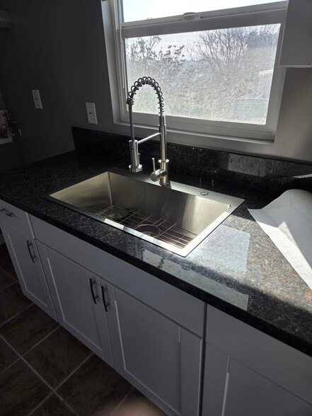 Building Photo - 4010 Rockwood St