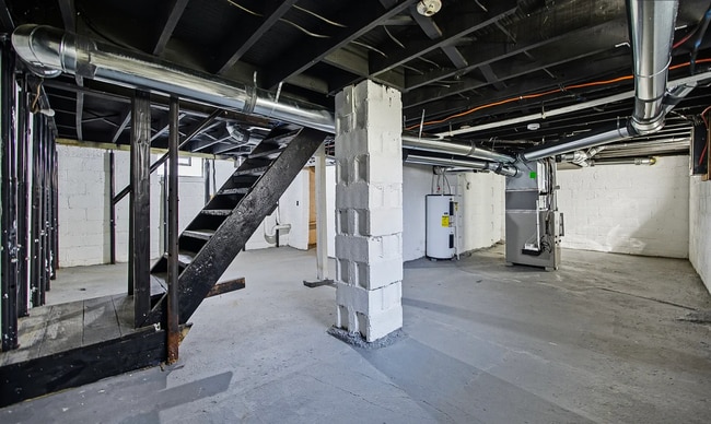 Building Photo - 867 E 12th Ave