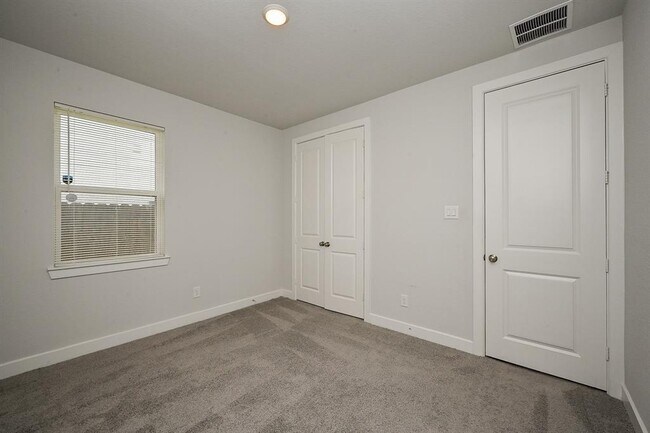 Building Photo - 9222 Dearborn Knoll Dr